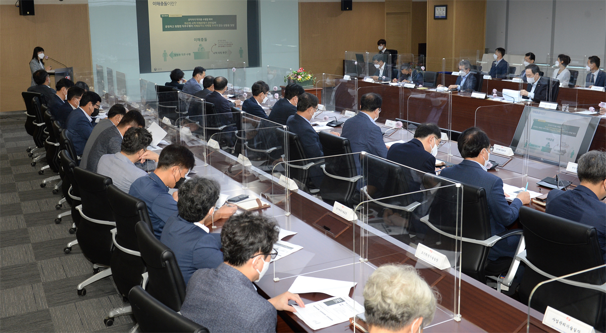 10월 5일 김천 본사에서 경영진 및 주요 부서장들이 참석한 가운데 이해충돌방지 특별교육을
