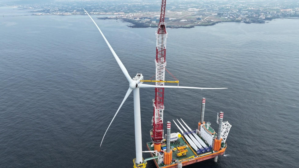 국내 최대규모 100MW 제주한림해상풍력사업 첫 호기 설치